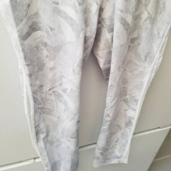 Lululemon Train Times Crop *21" Jasmine White Multi / White  4 - Picture 6 of 9